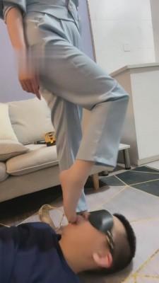 【丹丹】高跟踩踏-耳光-口水 bf4144