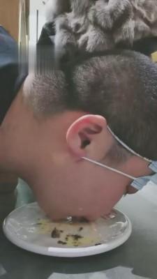 【成都茶茶女s】在有监控的火锅店进行畜生的喂食 bf4086