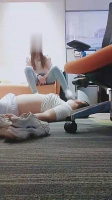 【南京樱樱学生主】学生狗沙发跳踩全体重踩头部 bf4054