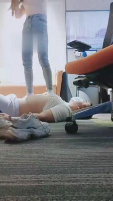 【南京樱樱学生主】学生狗沙发跳踩全体重踩头部 bf4054