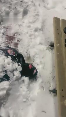 【逗逗】大雪埋上贱狗-超强深喉 bf3948