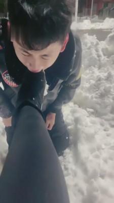 【逗逗】大雪埋上贱狗-超强深喉 bf3948