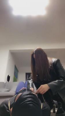 【苏州十三姨】皮靴女主超严厉捆绑坐脸虐狗 bf3960