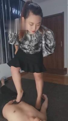 【冰爷】踩踏贱畜生-吐痰-踢踹-耳光 bf3946