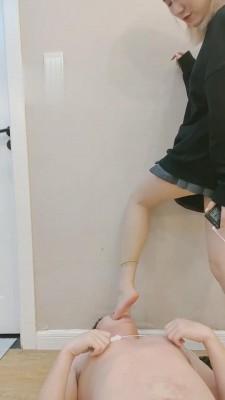 【丝洛】足底视角舔-全体重深喉 bf3876