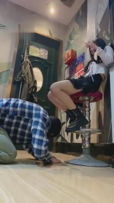 【雪莉】KTV当着素人朋友的面玩狗 bf3936