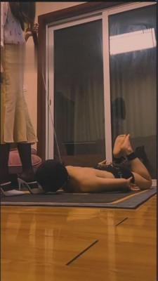 【妖子】绑起来强制舔脏鞋臭脚 bf3861