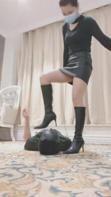 【芒果】长靴威严女主踩踏-遛狗 bf3779