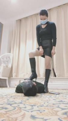 【芒果】长靴威严女主踩踏-遛狗 bf3779