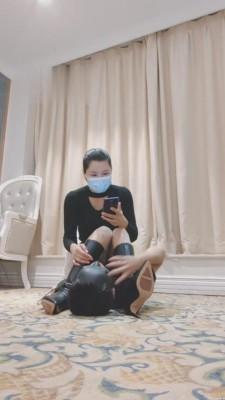 【芒果】长靴威严女主踩踏-遛狗 bf3779