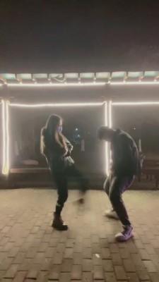 【逗逗】户外惩罚错误的贱狗（踢踹） bf3735