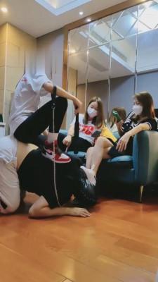 【暴力美学】双S带素人调脚奴 bf3743