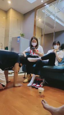 【暴力美学】双S带素人调脚奴 bf3743