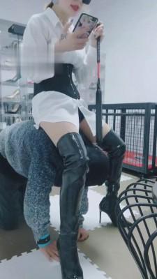 【就是喜欢玩啊】吊绑虐待强迫喝洗脚奶 bf3819