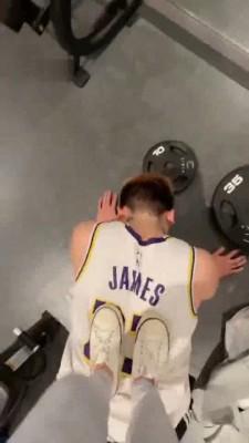 【菠萝兔姬】公寓健身房精品调教 bf3695