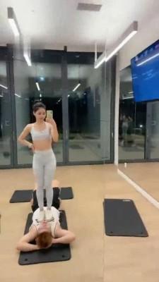 【菠萝兔姬】公寓健身房精品调教 bf3695