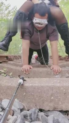 【美柠】户外铁轨遛狗 bf3480