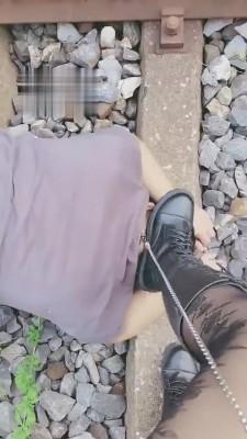 【美柠】户外铁轨遛狗 bf3480