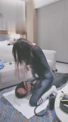 【济南may老师】木乃伊踩踏坐脸系列 bf3392