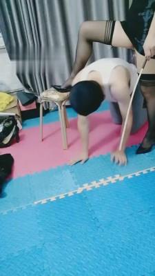 【麒麟女皇】贱货狗被主人虐爆 bf3404