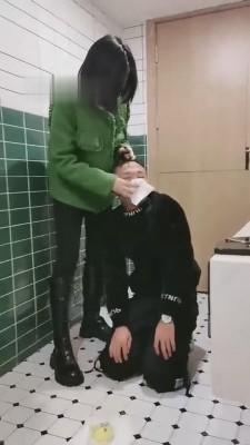 【萝莉糖糖】酒吧强迫口水圣水 bf9217