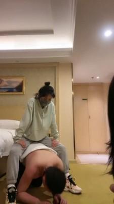 【欣桐】携闺蜜踢裆踩踏 bf7845