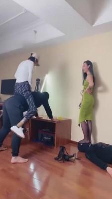 【二宝】超颜素人鞭打长时间骑马踩头深喉 bf9270