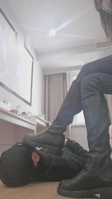 【00小主十言】学生S长靴碾压羞辱奴才 bf9011