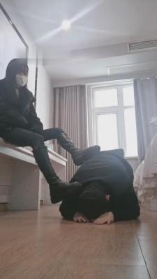 【00小主十言】学生S长靴碾压羞辱奴才 bf9011