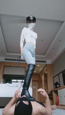 【多多】脚下有只狗畜生 bf7343