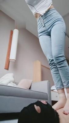 【多多】脚下有只狗畜生 bf7343