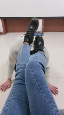 【美离子】和男友逛街后原味羞辱奶狗 bf7361