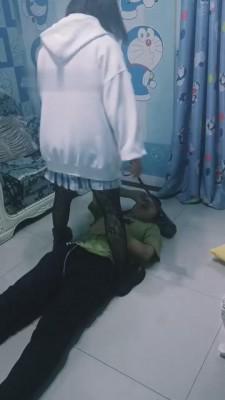 【开发素人】极品美女小刘暴力tj男神 bf7332