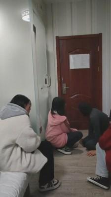 【开发素人】三素人精神小妹首调狗 bf7286