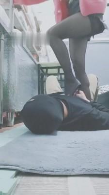 【灵竹】折磨贱狗踩肚子/踹后背/舔鞋 bf7314