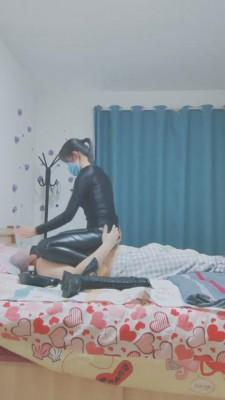 【菠萝菠萝蜜】踩踏恋足耳光 bf7316