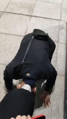 【梵高】开发车站美女素人踩踏 bf9137