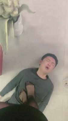 【黑兔sama】御姐原味黑丝踩踏羞辱 bf9132