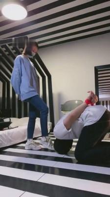 【Q月s】反绑双手运动女生重度踢踹 bf7491