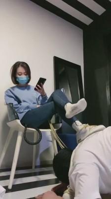 【Q月s】反绑双手运动女生重度踢踹 bf7491