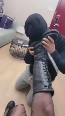 【帝王攻】舔脚舔鞋踩踏虐贱狗 bf9115