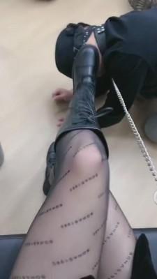 【帝王攻】舔脚舔鞋踩踏虐贱狗 bf9115