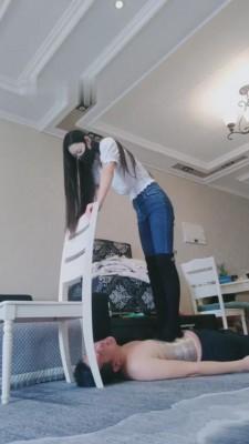 【猫神大人】犯错被惩罚全体重暴力踩踏 bf9107