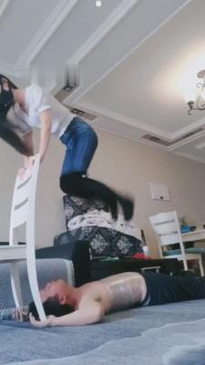 【猫神大人】犯错被惩罚全体重暴力踩踏 bf9107