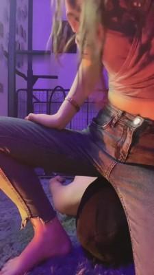 【九九女王】圈养狗奴喂食圣水泡面 bf9124