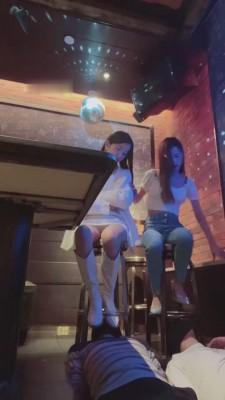 【诗诗】KTV羞辱双狗-圣水/牛仔裤转胯 bf7467