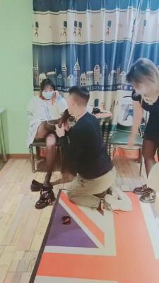 【户外第一】伺候女女情侣亲热-舔脚/耳光/踩踏/踢裆 bf7459