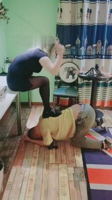 【户外第一】伺候女女情侣亲热-舔脚/耳光/踩踏/踢裆 bf7459