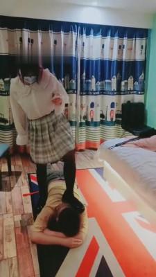 【户外第一】伺候女女情侣亲热-舔脚/耳光/踩踏/踢裆 bf7459