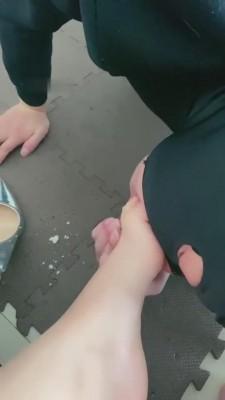 【玖幽】高跟鞋踩踏面包喂食 bf7463